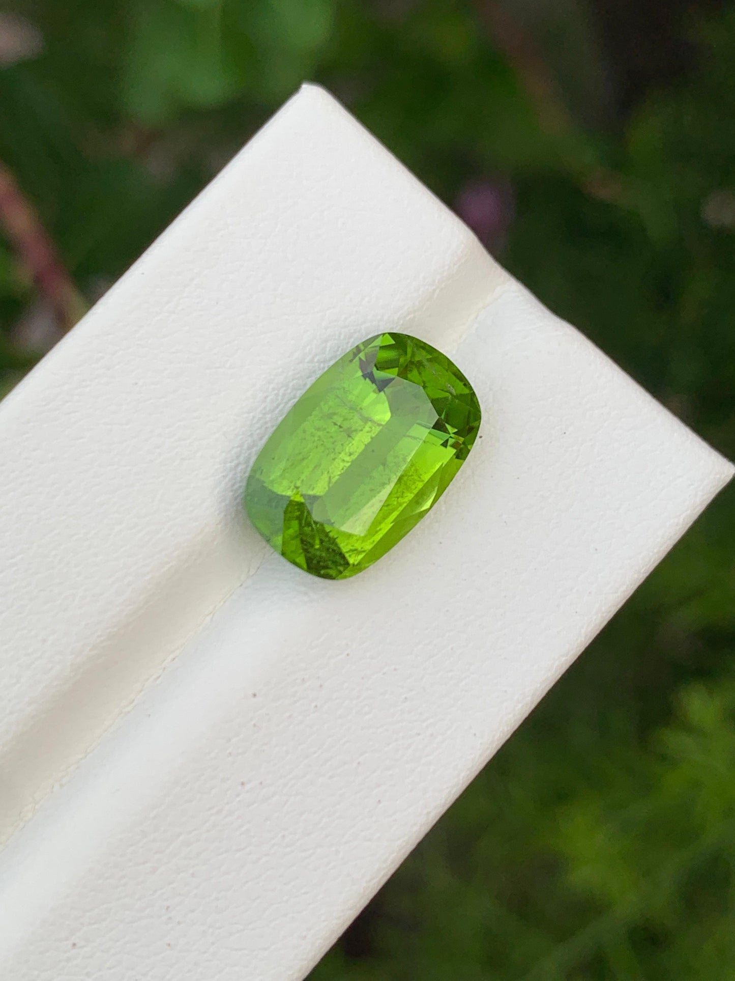Natural Peridot 7.65 Ct Vivid Green Faceted Gemstone Loose Stone for Jewelry